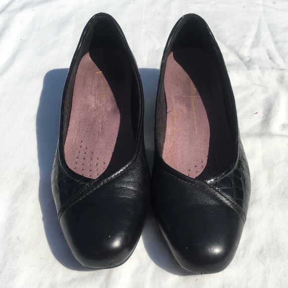 Women’s Black, Leather Clark’s, size 8.5 - Picture 2 of 9